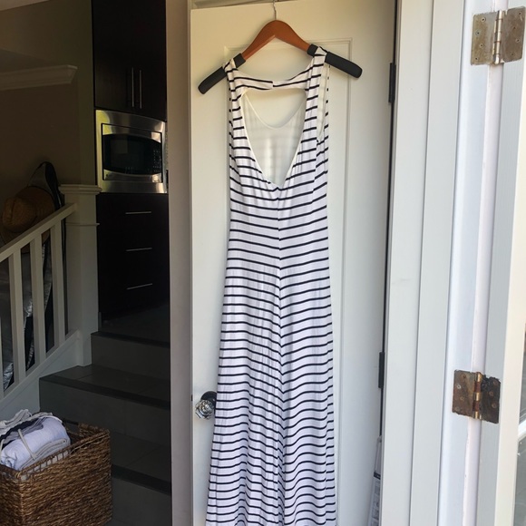 CUTE sexy sundress gently worn.  Very pretty on - Picture 2 of 7